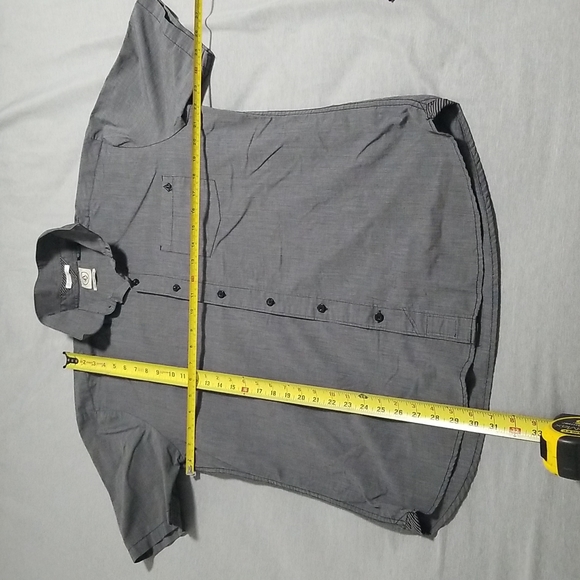 4 men tops Volcom and Billabong - Picture 3 of 16